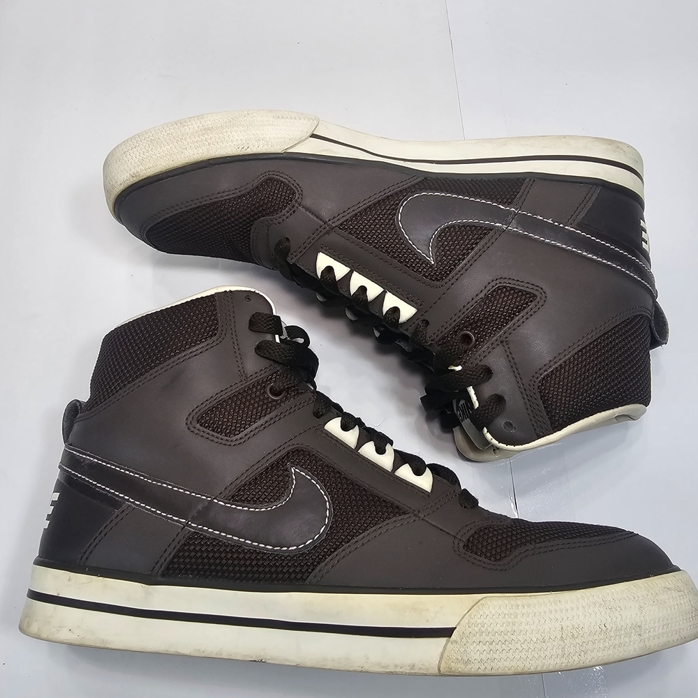 Nike Delta Force High AC. Brown High-Top Sneakers